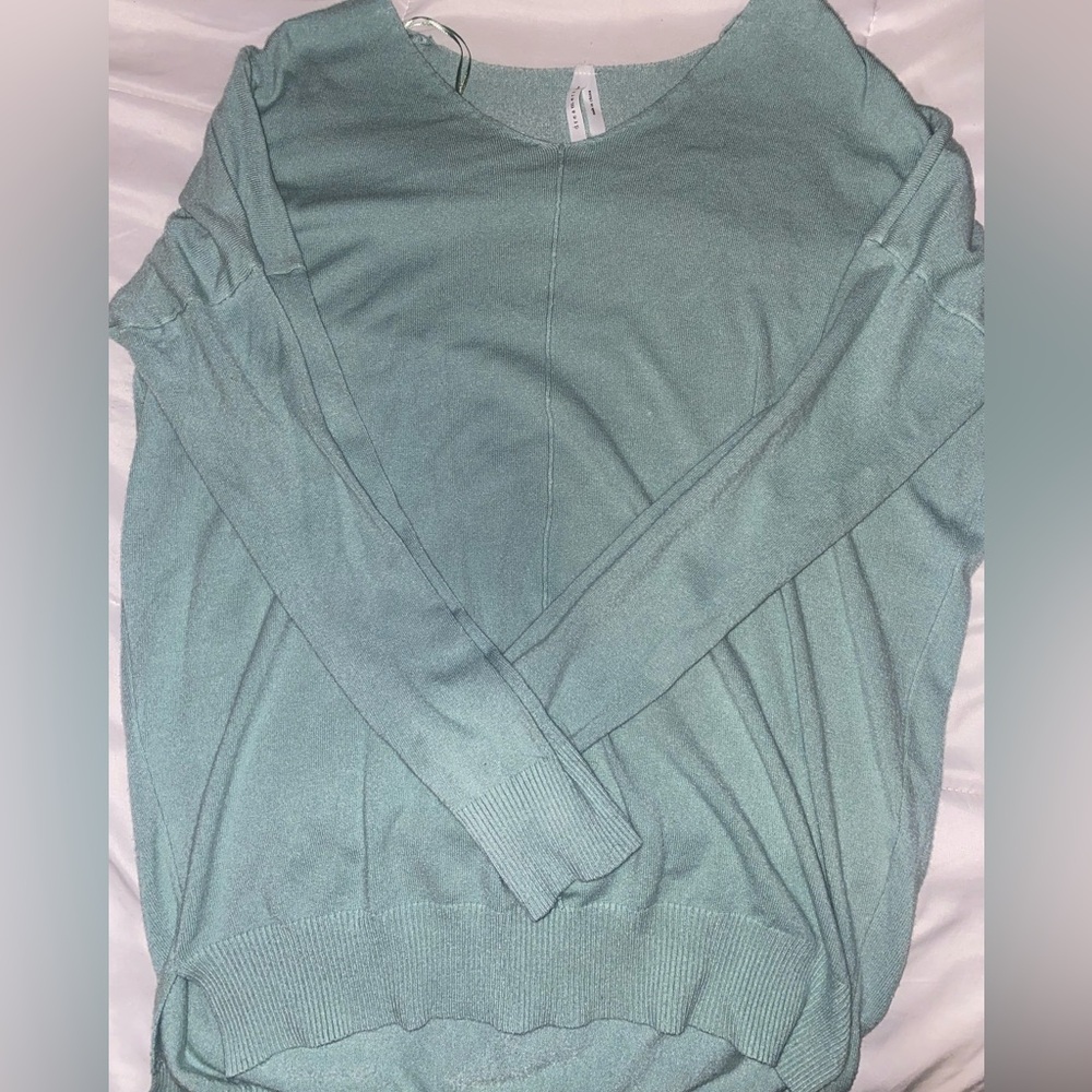 Women’s Dreamers Basic C-Neck Sweater